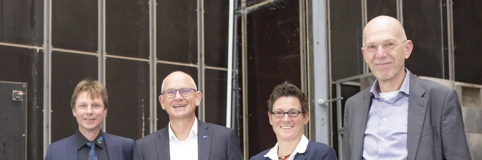 pfb-stenkamp Dr. Stenkamp im PfB Prüfzentrum für Bauelemente